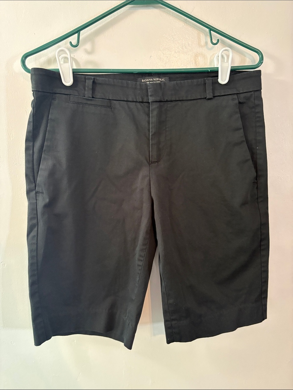 Banana Republic Black Flat-Front Chino Shorts Size 2
